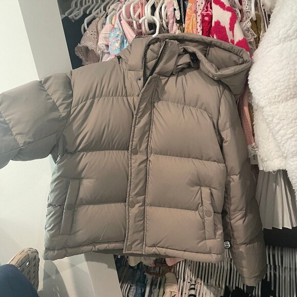 TNA The Super Puff Shorty - cliMATTE™ - X-Small, Modern Taupe, With Tag - Picture 3 of 6